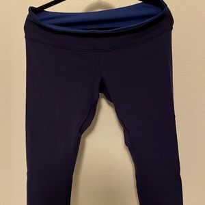 Lululemon reversible crop leggings. Navy blue and cobalt blue.